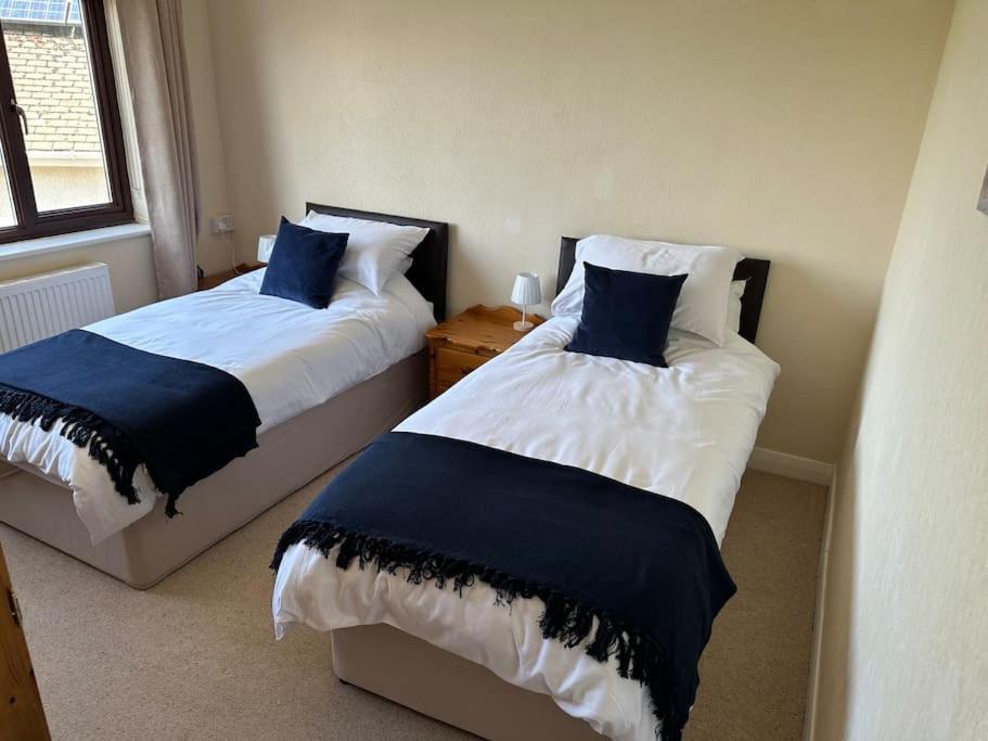 Offa'S Lodge Family Home Quiet Area With Sea Views 普利斯坦丁 外观 照片
