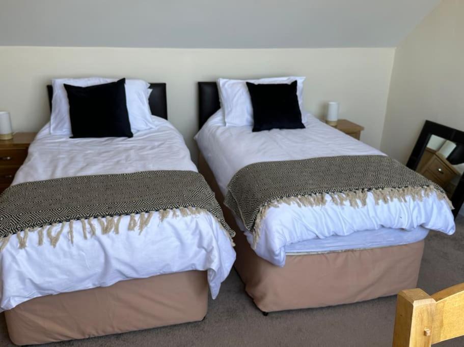 Offa'S Lodge Family Home Quiet Area With Sea Views 普利斯坦丁 外观 照片