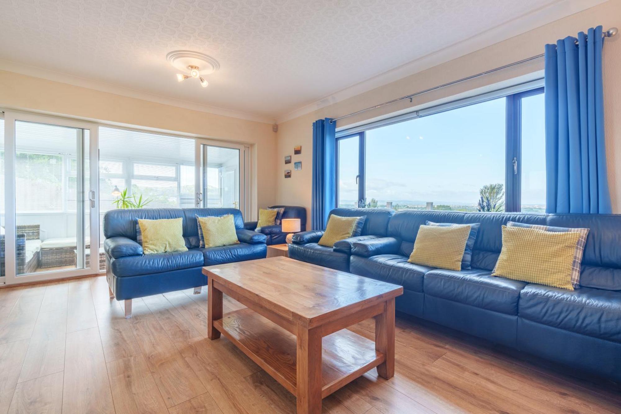 Offa'S Lodge Family Home Quiet Area With Sea Views 普利斯坦丁 外观 照片