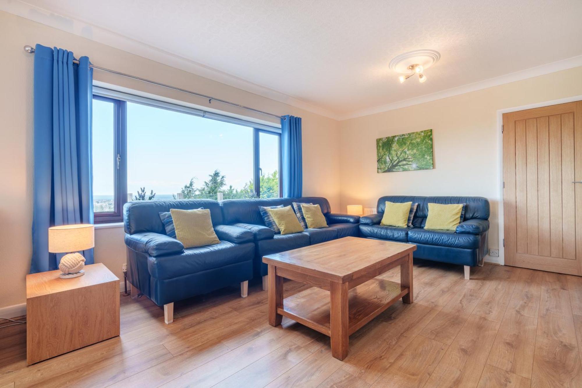 Offa'S Lodge Family Home Quiet Area With Sea Views 普利斯坦丁 外观 照片