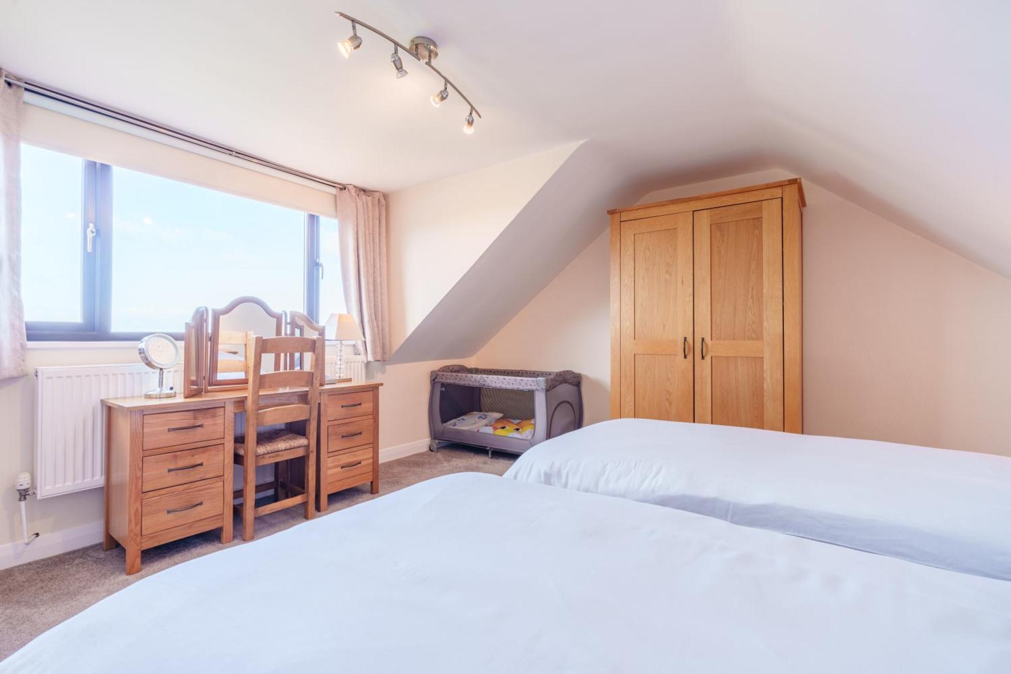 Offa'S Lodge Family Home Quiet Area With Sea Views 普利斯坦丁 外观 照片
